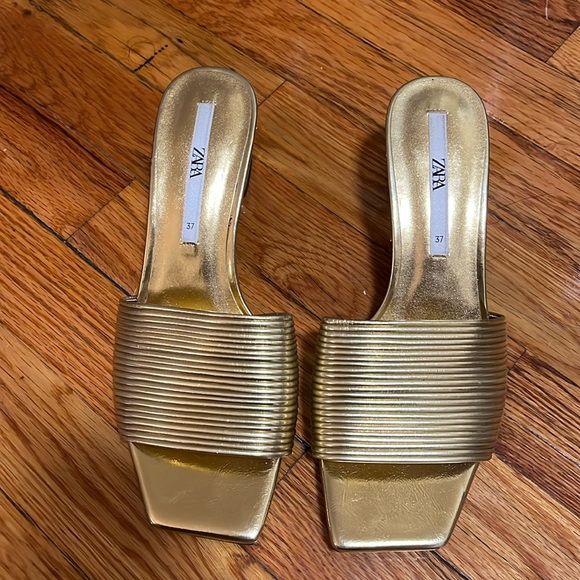 Zara Gold Metallic Sandals - Picture 2 of 4